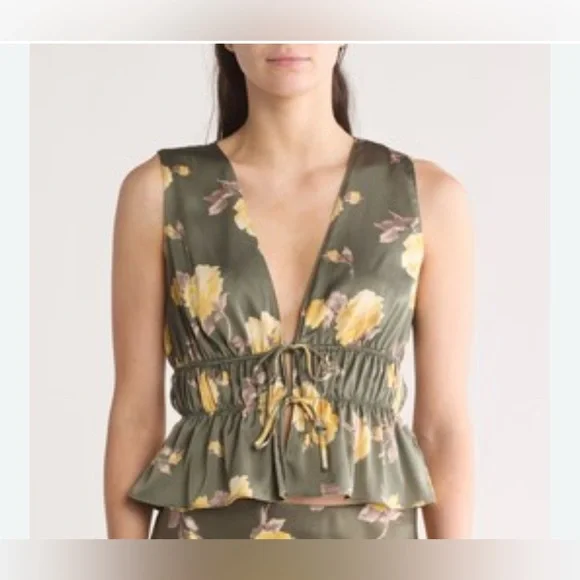 Wayf Floral Green Sleeveless Top - Picture 2 of 8